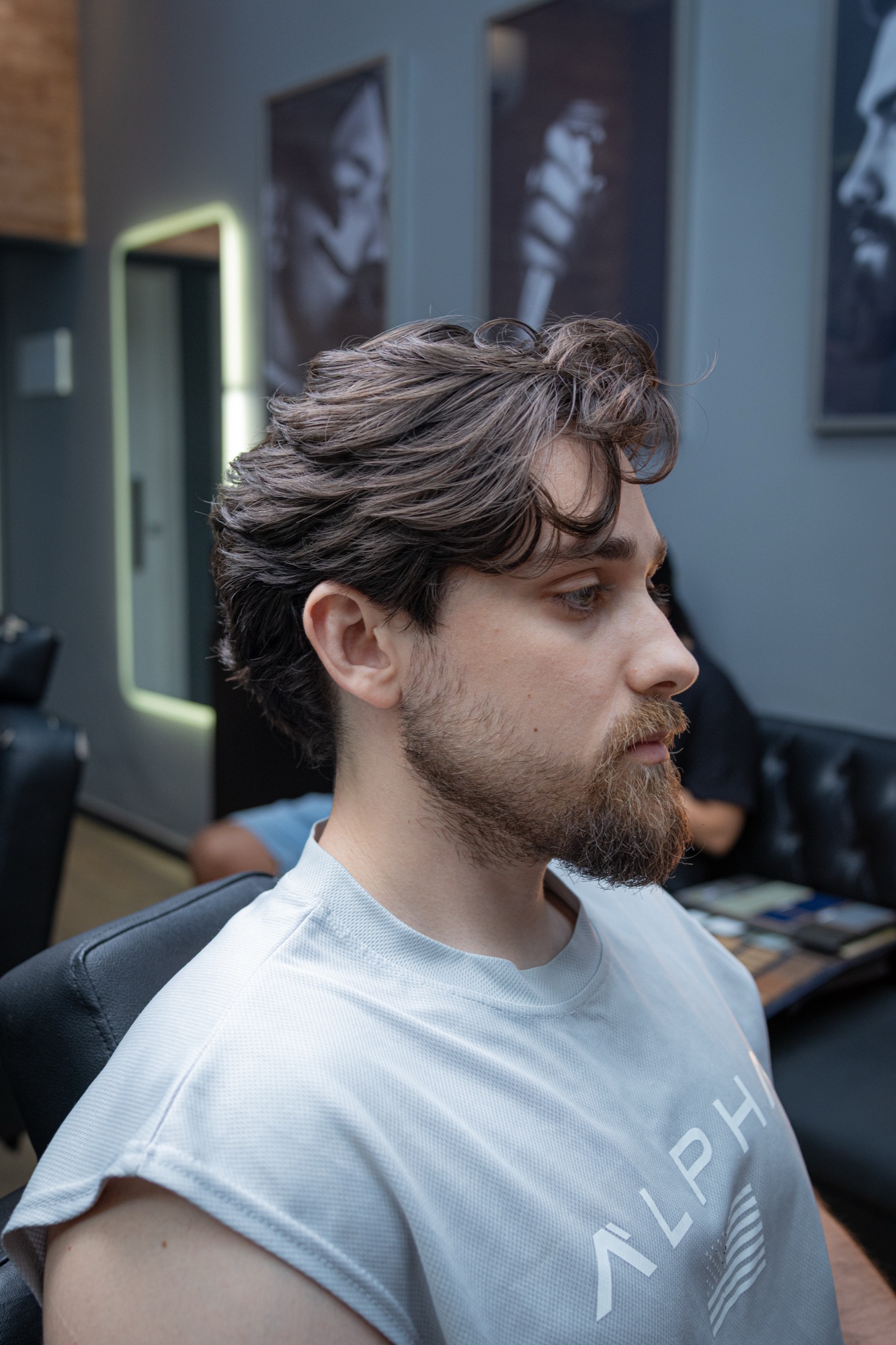Cliente na cadeira da barbearia